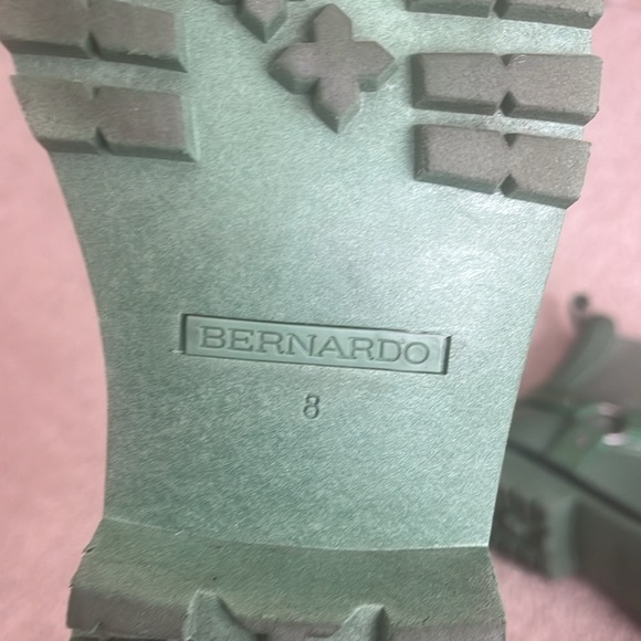 “Bernardo Zoe Rain Boots size 8” - Picture 8 of 10